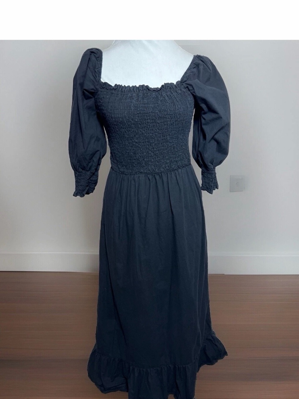 Smocked Puff-Sleeve Black Midi Dress 0366